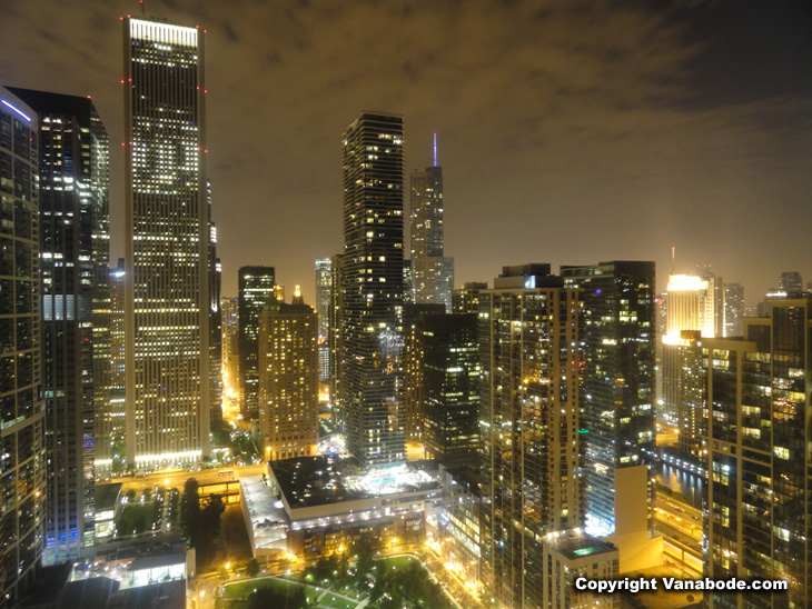 chicago skycraper at night picture