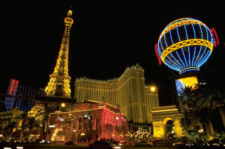 A night picture of Paris, the Eiffel Tower, and Balloon in Las Vegas