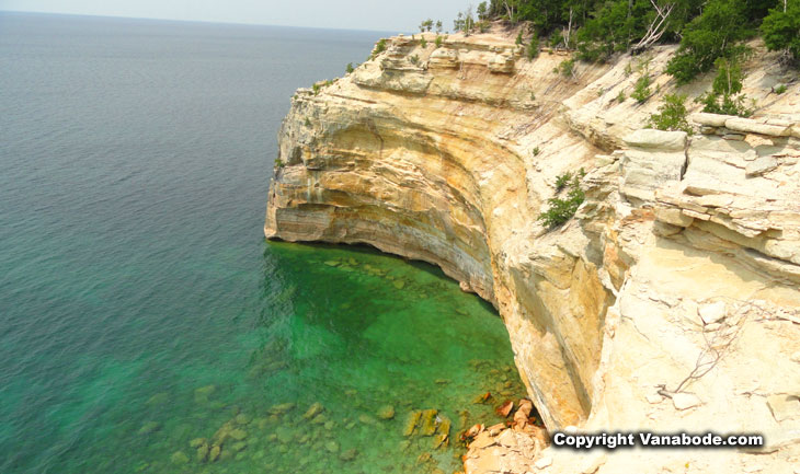michigan lakeshore cliff hikes in summer